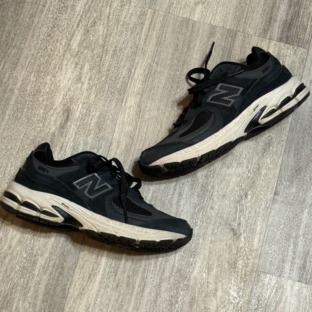 New Balance 2002R PC2002BK Black Sneakers Boy's Size 2 Comfortable‎ Fashion